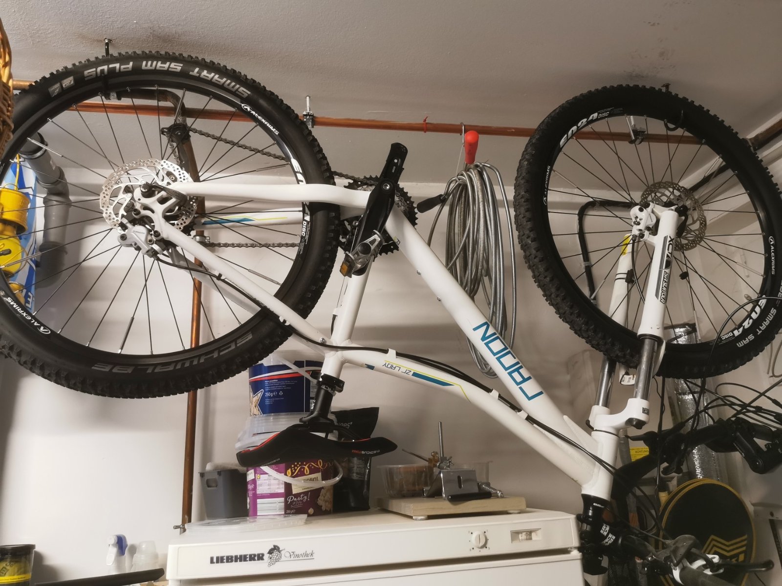 flat-bike-lift: il portabici idro-pneumatico da soffitto - the