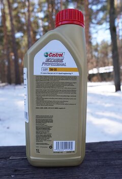 Castrol EDGE Professional LL-01 5W-30 A3-B4 2.JPG